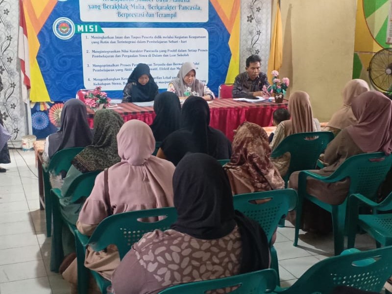 PENERIMAAN RAPORT SISWA SEMESTER II SD NEGERI 2 ARJASA TAHUN AJARAN 2024 – 2025