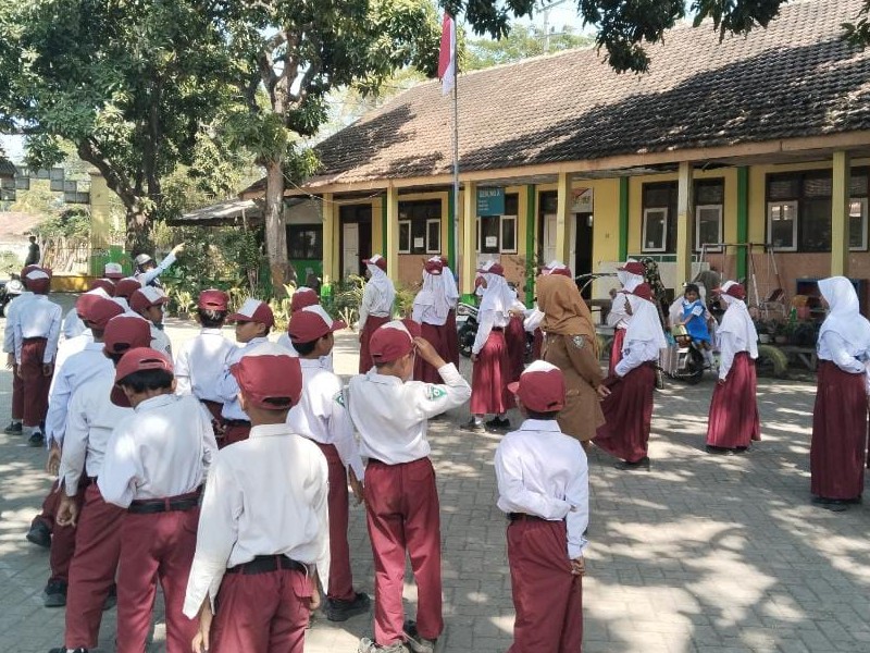 Latihan Gerak Jalan Peserta Didik SDN 2 Arjasa